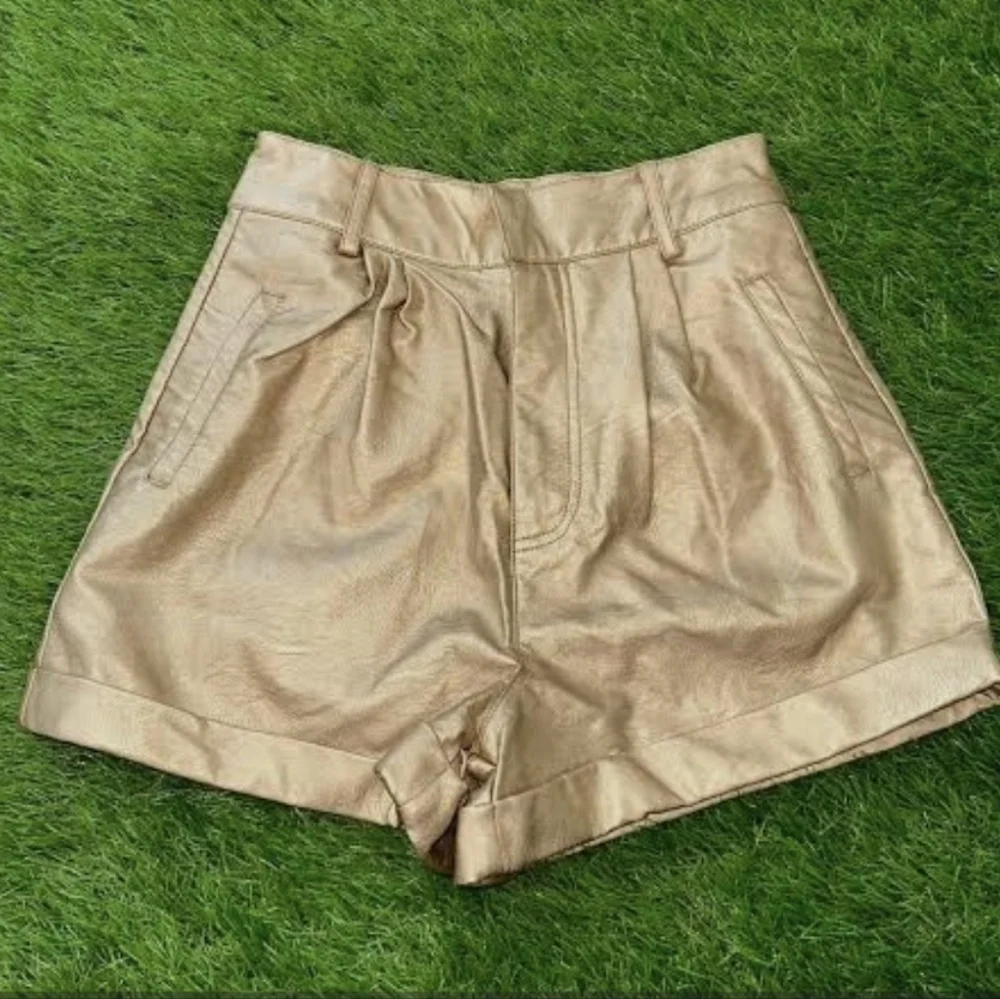 Forever 21 Faux Leather Cuffed Shorts S Metallic Gold High Rise Pleated Bottoms - Picture 1 of 6